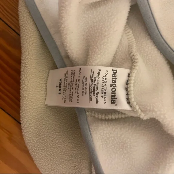 Patagonia Women’s Cream and Gray Sweater - Picture 5 of 6